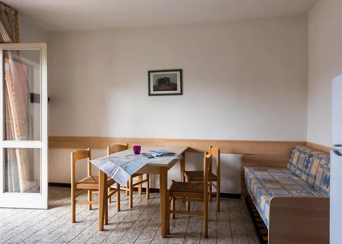 Cozy With Private Fenced Garden And Pool Lejlighed *