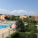 Διαμέρισμα Cozy With Private Fenced Garden And Pool Μπιμπιόνε