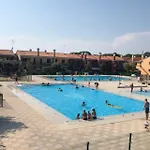 Apartmán Cozy With Private Fenced Garden And Pool *