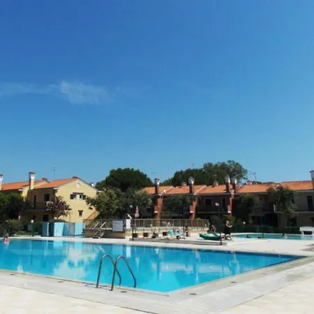 Διαμέρισμα Cozy With Private Fenced Garden And Pool *