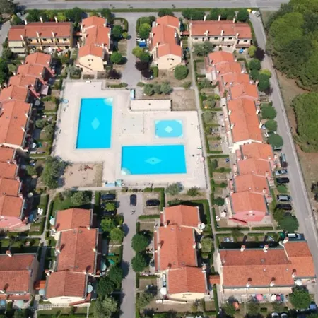 Cozy With Private Fenced Garden And Pool Διαμέρισμα Μπιμπιόνε